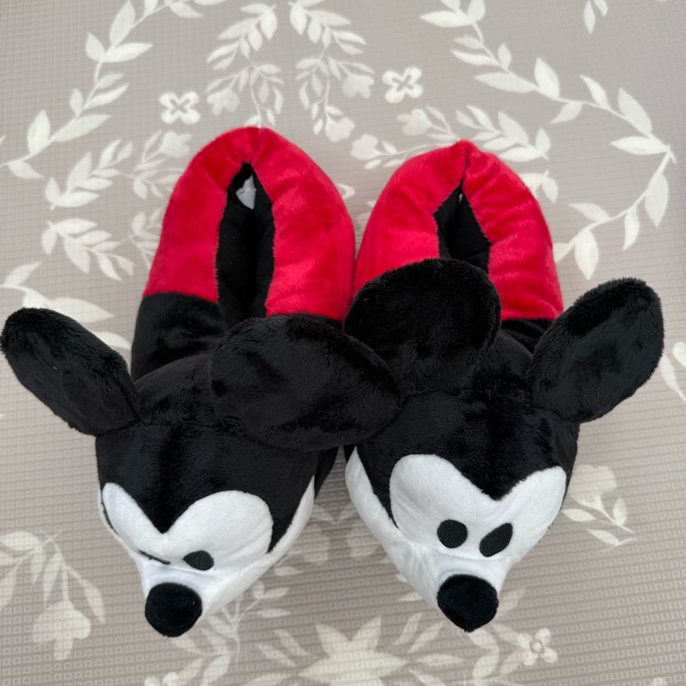 Disney Plush Mickey Mouse Slippers in Red and Black Adult Size 9/11